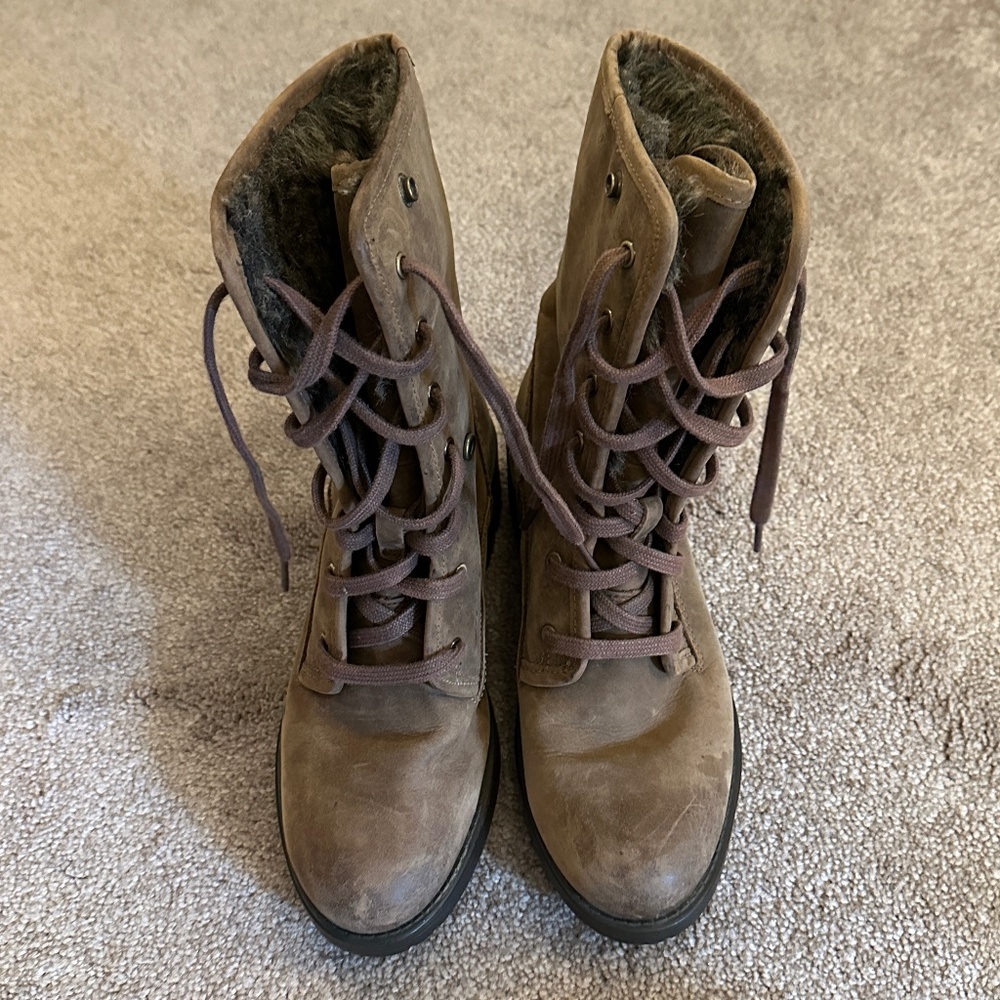 Clarks Women Brown Lined Suede Boots, 7.5